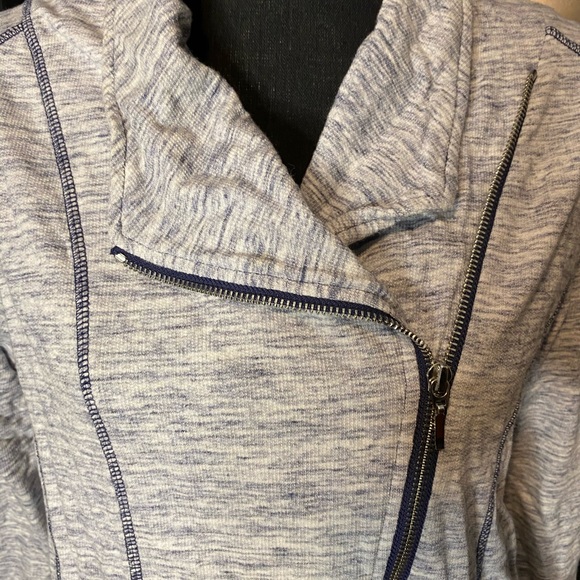Chico’s Zenergy moto zip sweatshirt, sz 2 - Picture 3 of 4